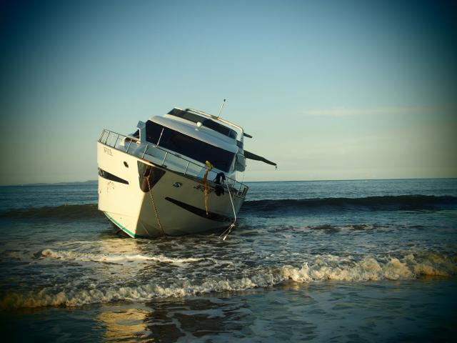 Boat washed ashore on Lammermoor Beach - Central Queensland Today