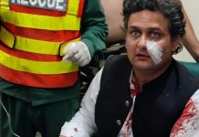 Former Pakistan PM Khan hurt in shooting