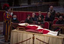 Thousands view Benedict’s body at Vatican