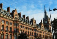 Aussie monarchists set to celebrate in style