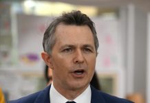 Minister looks at changes to HECS debt pile-on