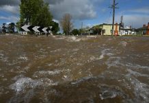 Residents told to evacuate as flood emergency deepens