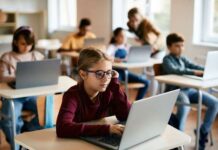 CQU experts call for rethink of classroom technology as student outcomes decline